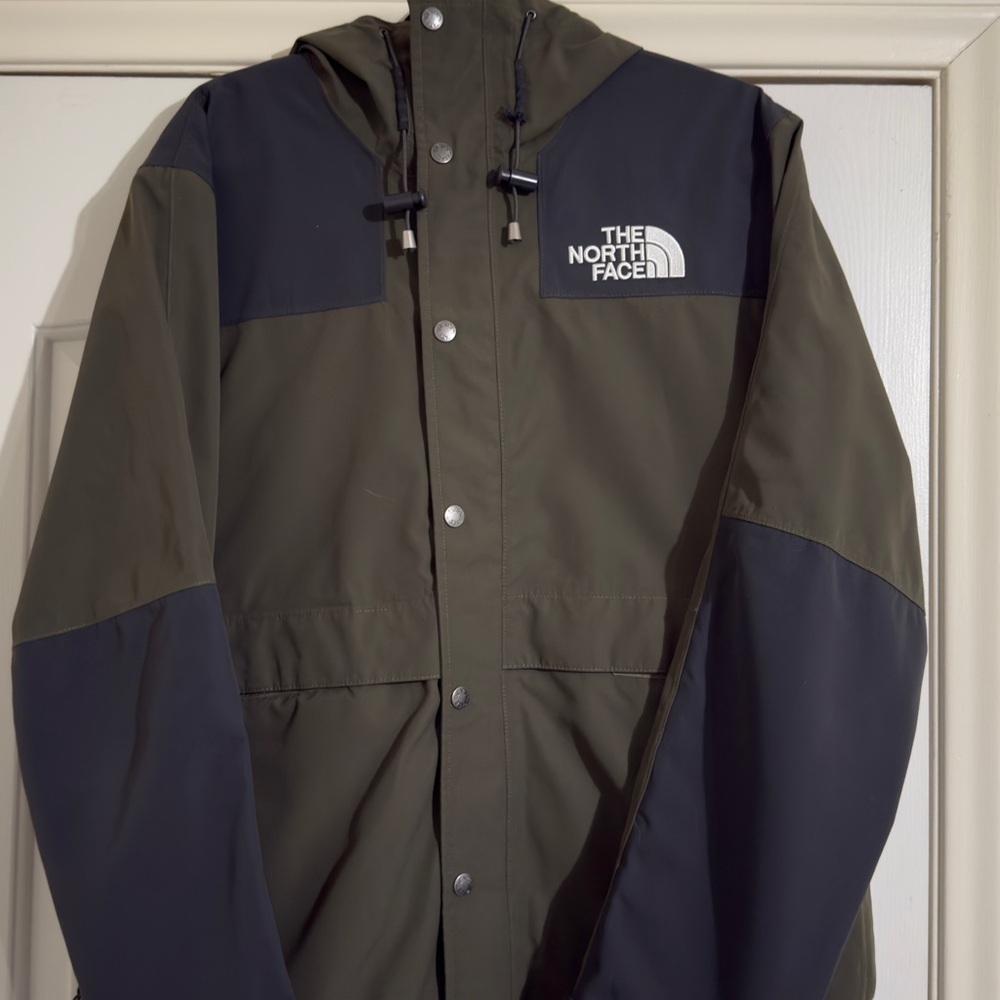 The North Face Men's Green and Black Raincoat